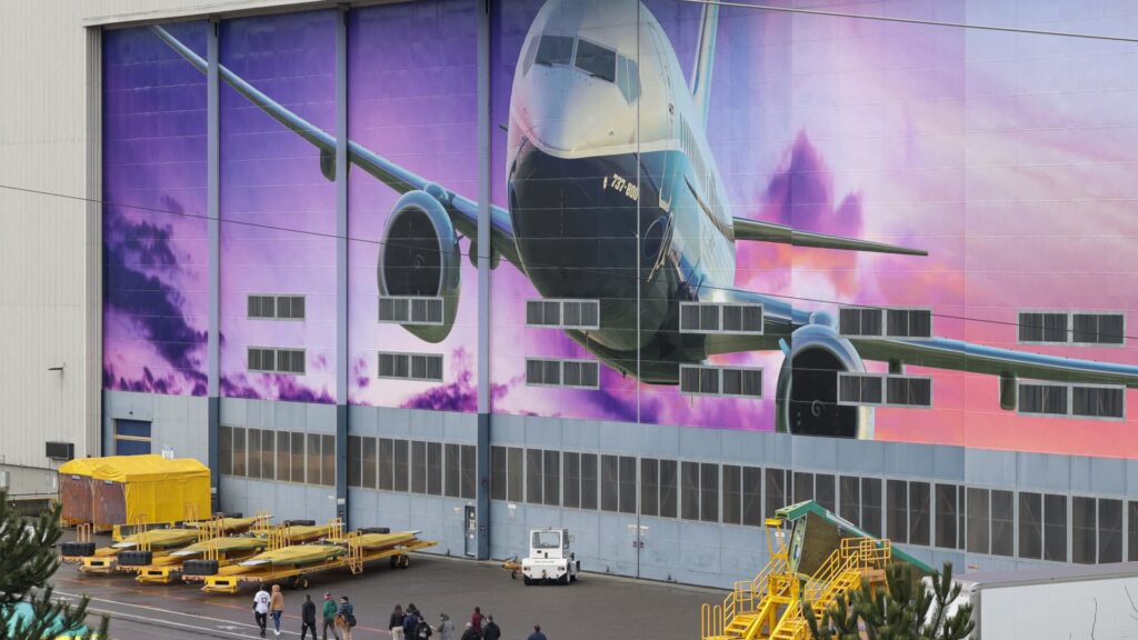 Boeing -aktier hopper, da CFO siger, at flyproducentens kontantforbrænding letter