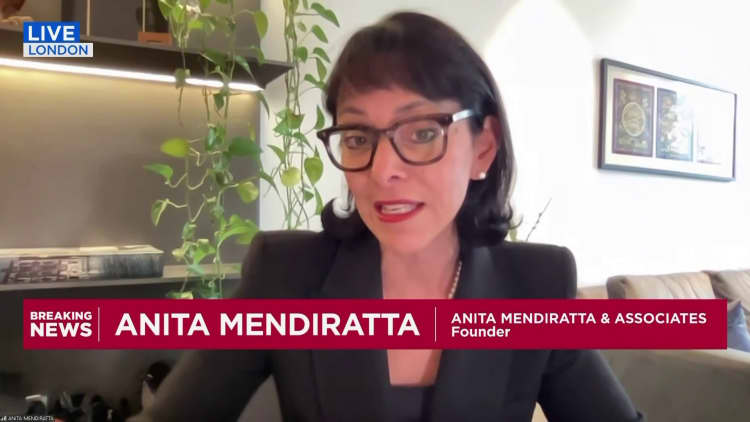 Investorer vejer økonomiske omkostninger og kundeservice som svar på Heathrow Fire, siger analytiker