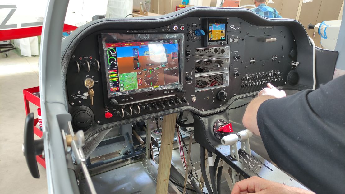 Aliserils oplevelse af hjemmeforbedringer kom godt med, mens han konstruerede TSI-flyet med firesæder.