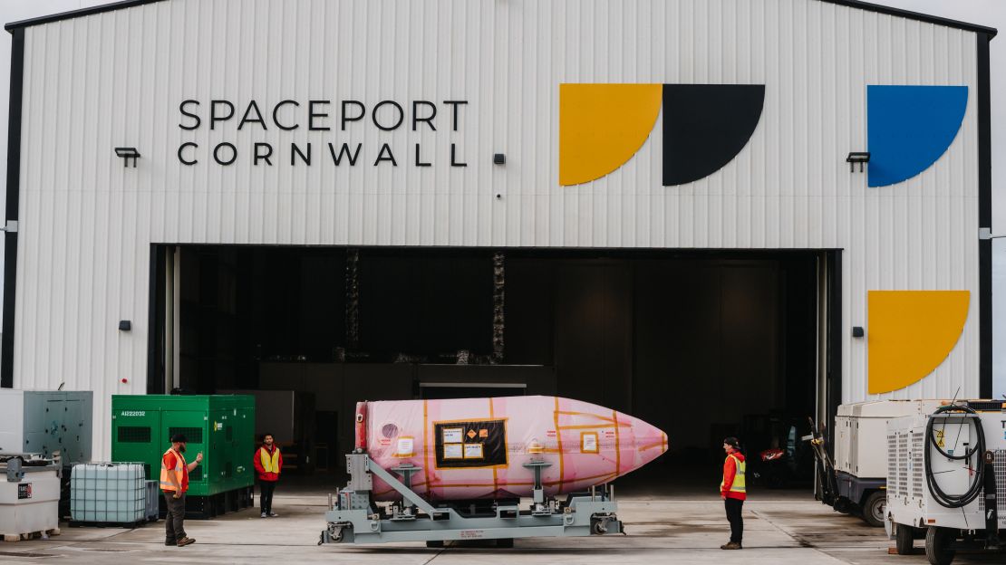 Rocket Launcherone er nu tilsluttet Cosmic Girl i Newquay Spaceport.