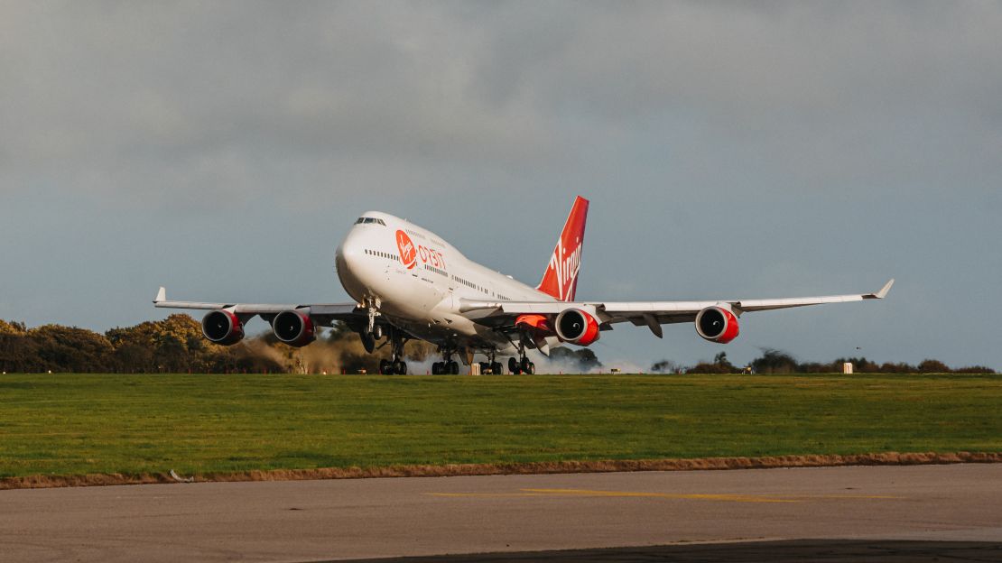Cosmic Girl, en tidligere Virgin Atlantic 747, lanceres fra Newquay, UK