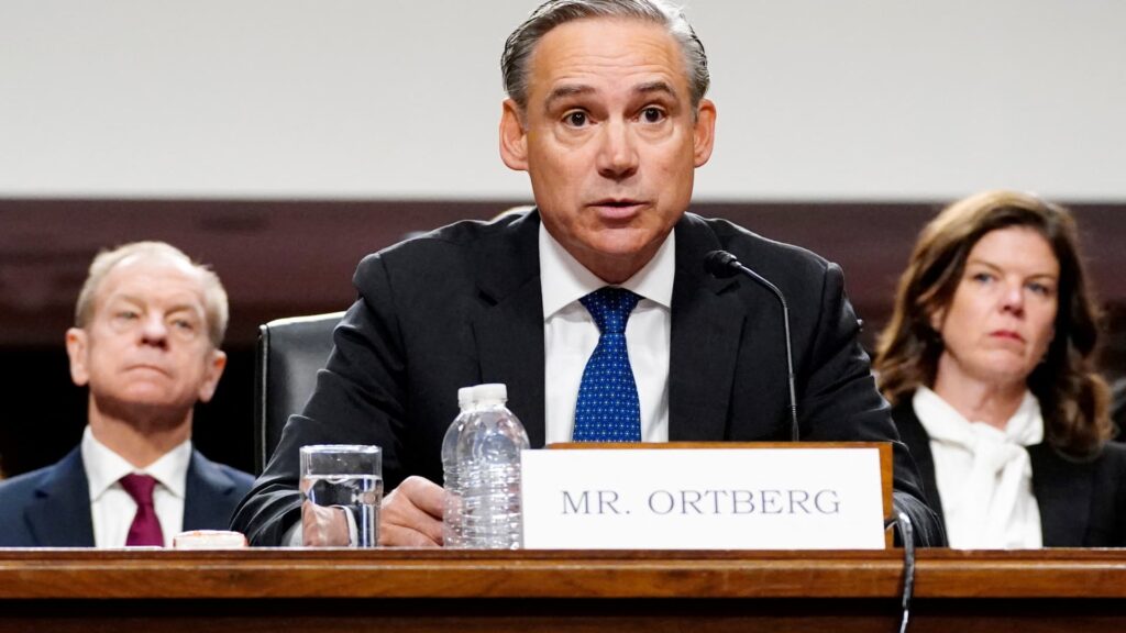 Boeing CEO presset af Senatet til detaljerede flyproducentens bedring