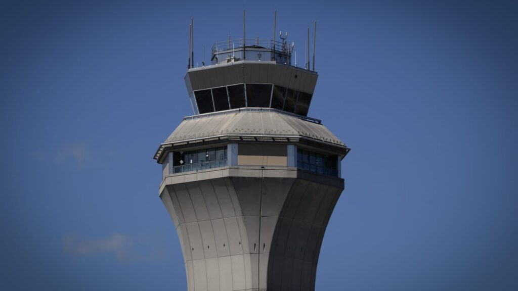 FAA vejer reduktion af Newark -flyvninger efter hundreder af forstyrrelser