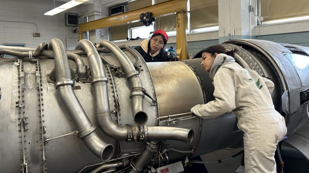 Trump udjævner produktionsjob, men luftfartsarbejdere er svære at ansætte