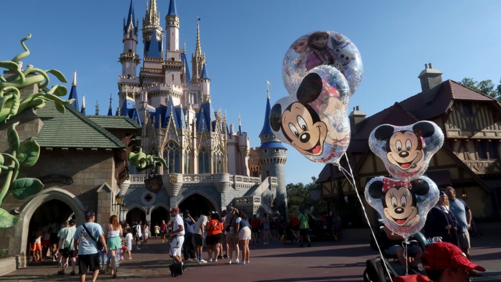 Vi opgraderer vores vurdering af Disney takket være en vildledt markedsreaktion på indtjeningen