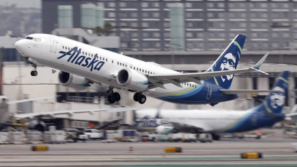 Alaska Airlines lancerer $ 395 kort, kombinerer loyalitet med Hawaiian