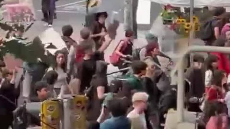 Overtourism -demonstranter marsjerer i Mexico City og beder rige mennesker om at 'komme ud'