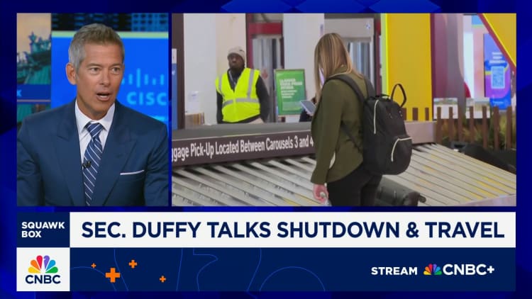 Transportsekretær: Lufttrafikcontrollere er 'stressede' midt i regeringens nedlukning