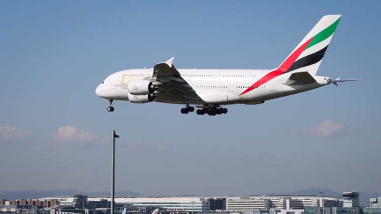 Jeg var på et Emirates-fly til Dubai, der vendte to gange på grund af iranske missiler