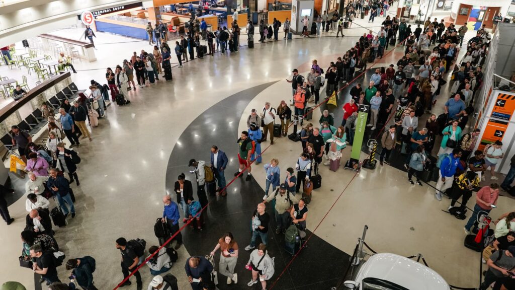 Trump siger, at han kunne sende nationalgarden til lufthavne ‘for mere hjælp’