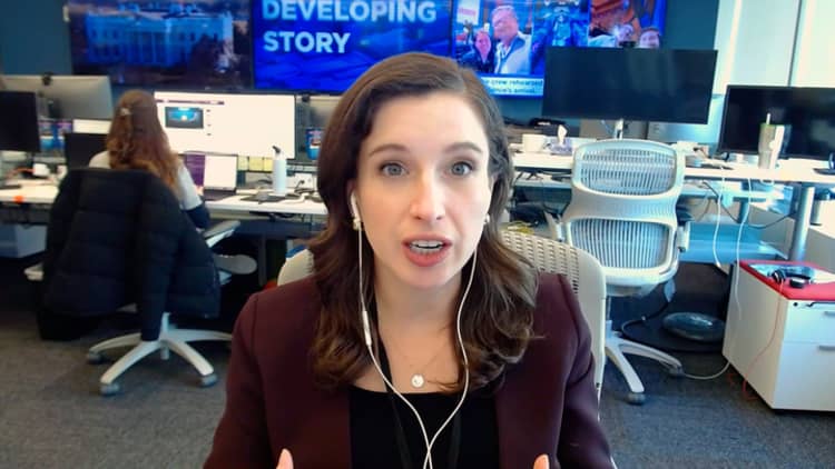 Trump indsætter ICE-agenter til lufthavne, mens DHS-lukningen fortsætter