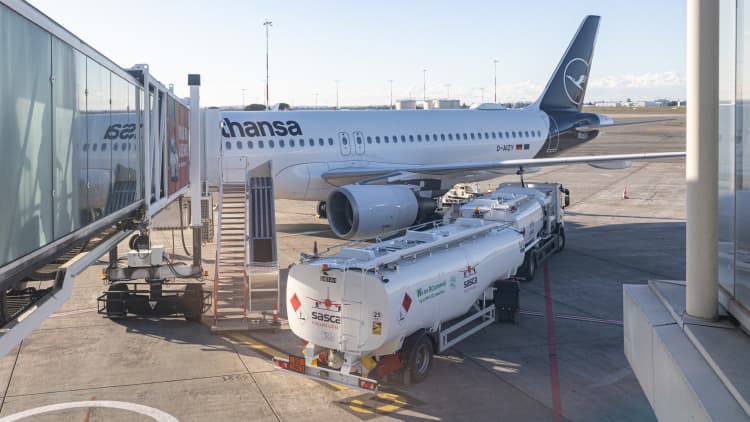 Her er hvordan jetbrændstofkrisen i Europa truer sommerrejseplanerne