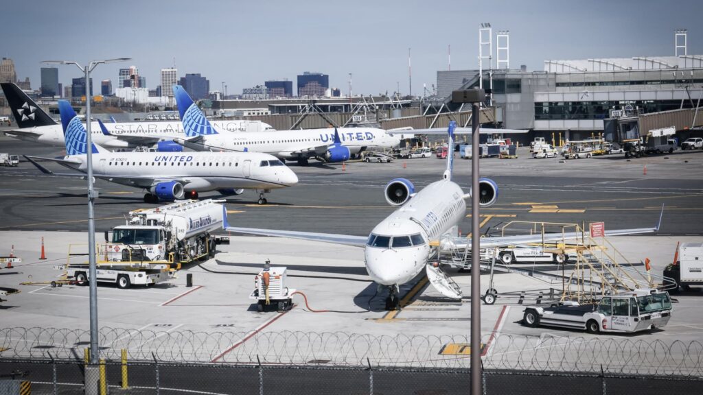 Flyselskaber opfordrer Trump til ikke at begrænse internationale flyvninger ‘helligdomsbyer’