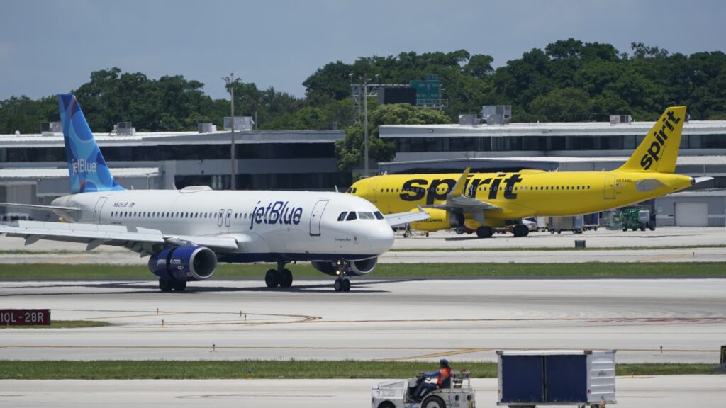 JetBlue vinder Spirit slots hos LaGuardia, overvejer at flytte terminaler